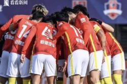 关于中国足球联赛球队赛前备赛整装待发，观众期待的信息